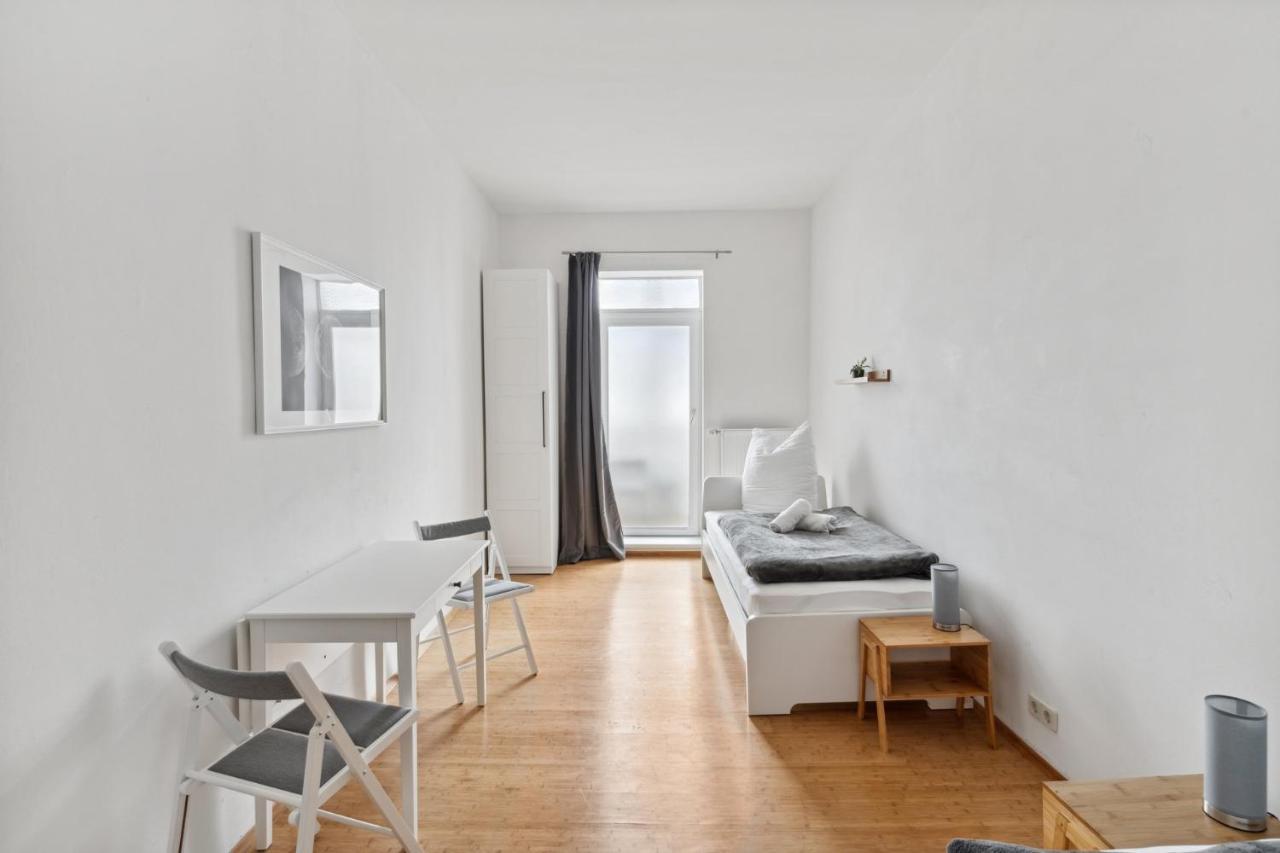 Apartment Fuer 13 Gaeste, 5 Schlafzimmer, 2 Baeder, 2 Loggia'S, Leipzig Zentrum Ost 외부 사진